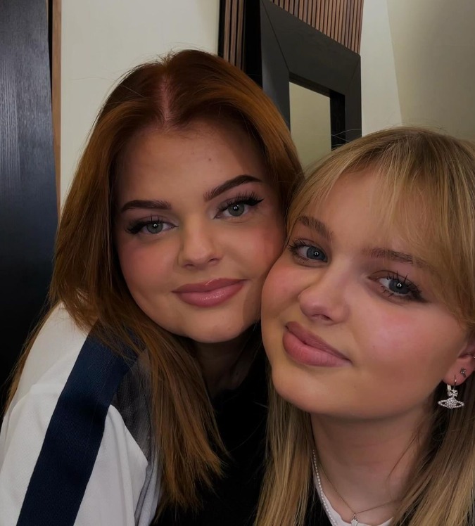 Julia en Nina van at21 hairstudio